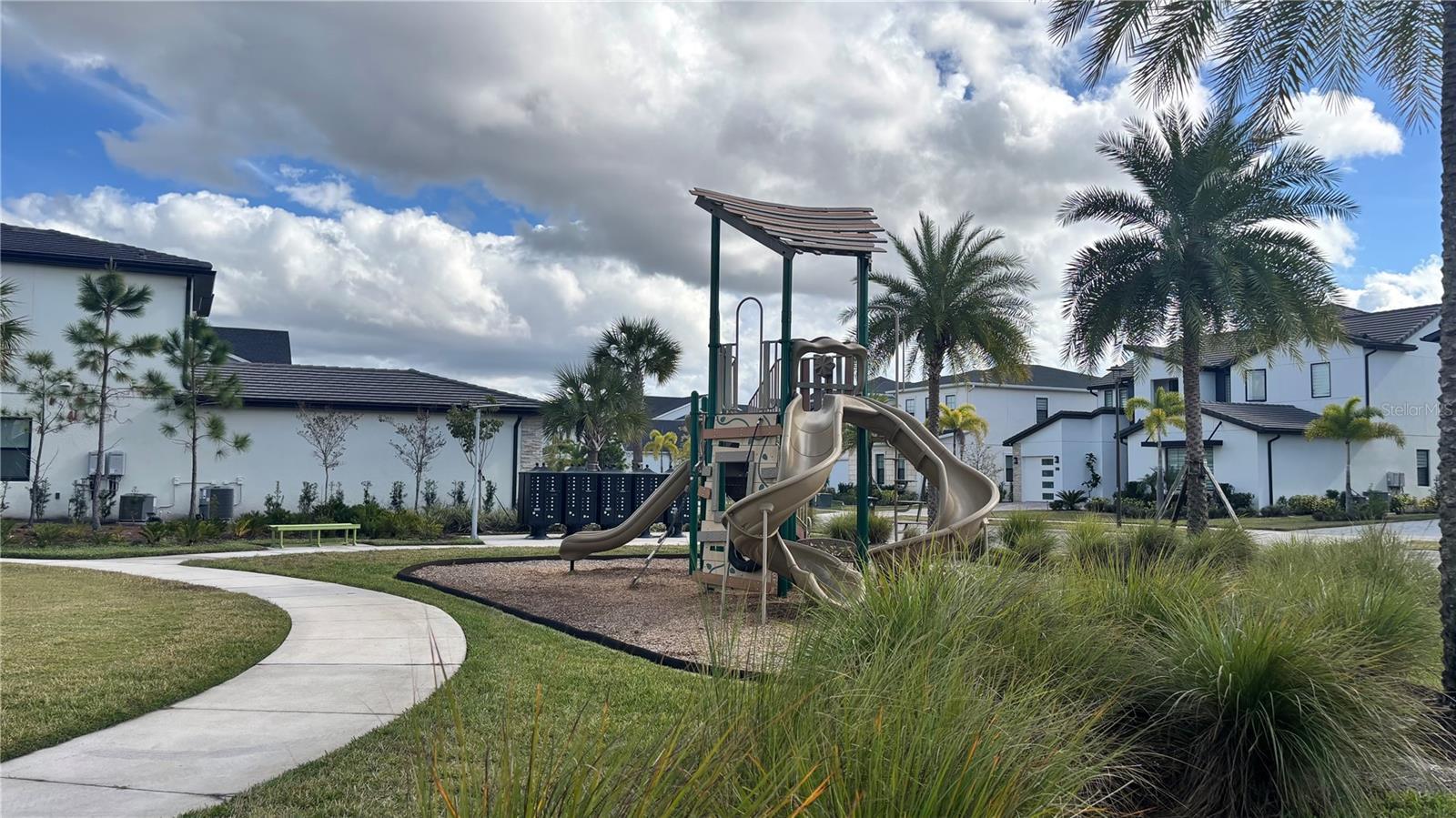 LAUREL POINTE PH 1 - Residential