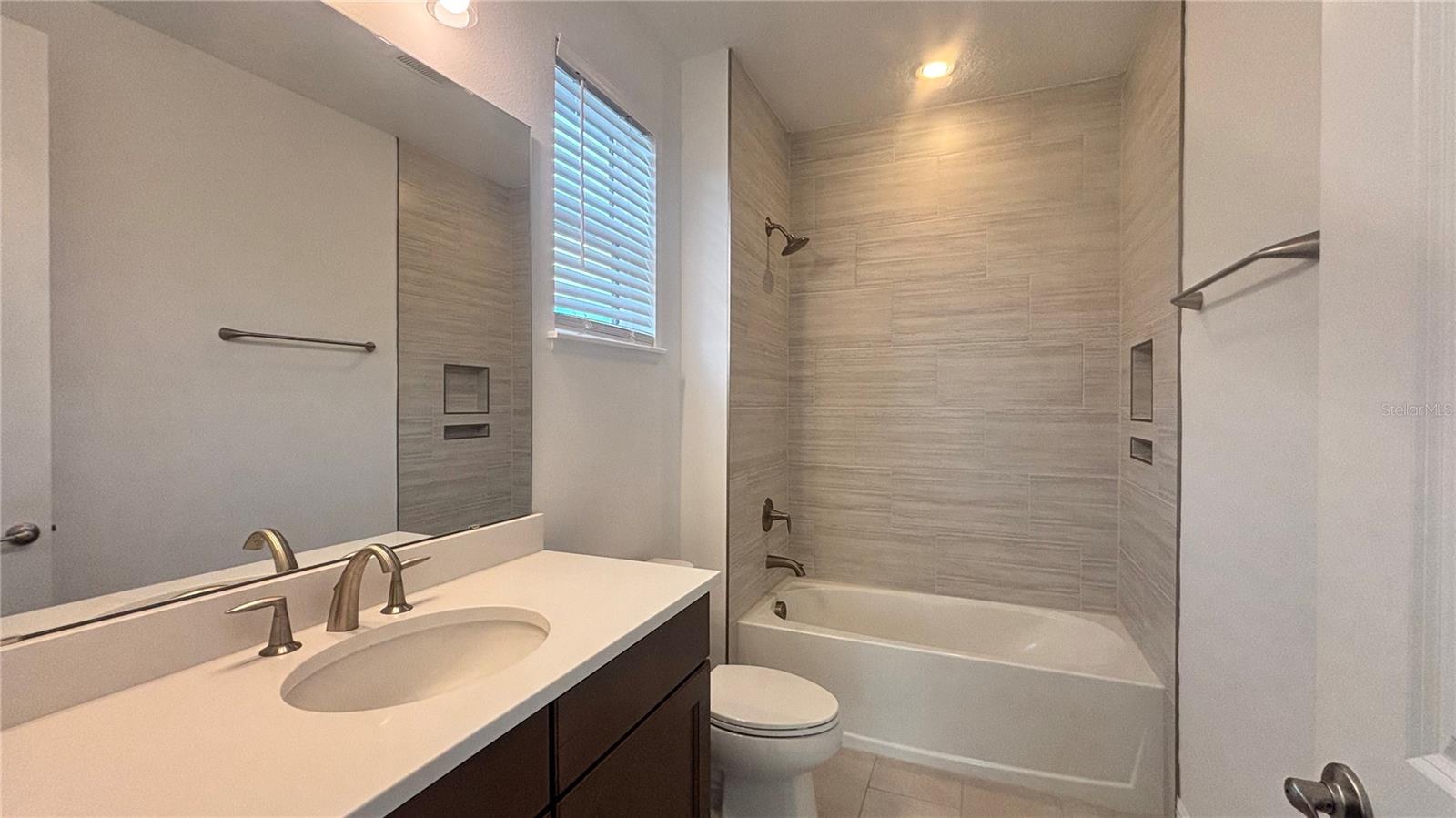 LAUREL POINTE PH 1 - Residential