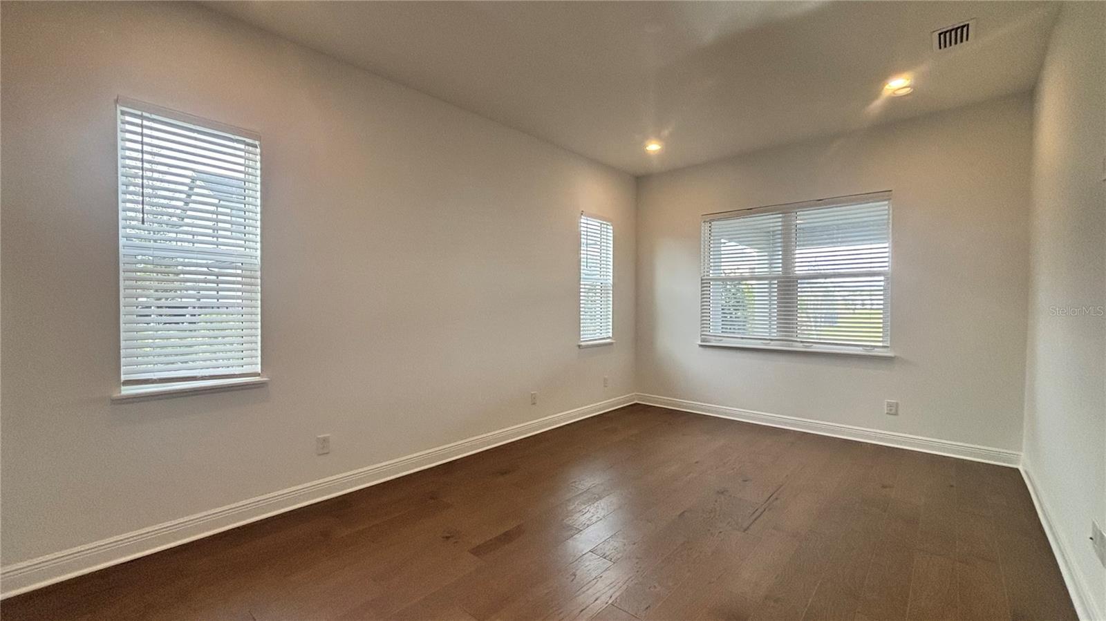 LAUREL POINTE PH 1 - Residential