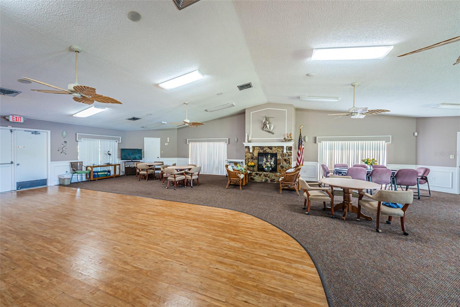 BEACON LAKES CONDO 05 01 - Residential