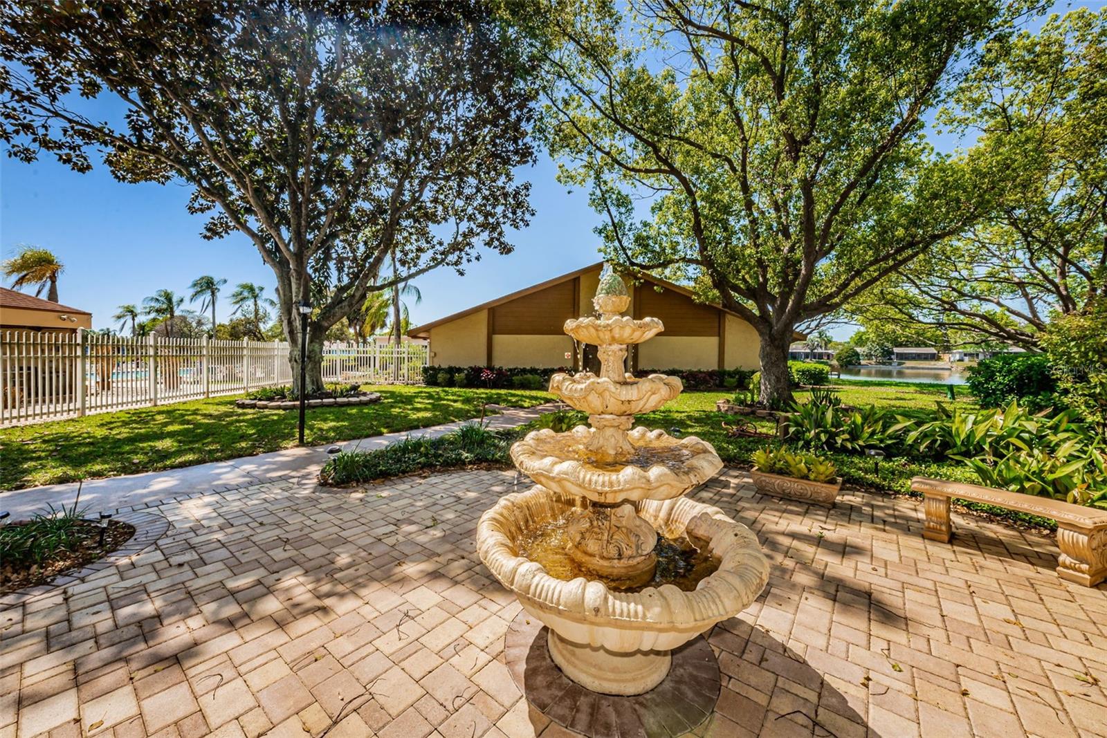 BEACON LAKES CONDO 05 01 - Residential