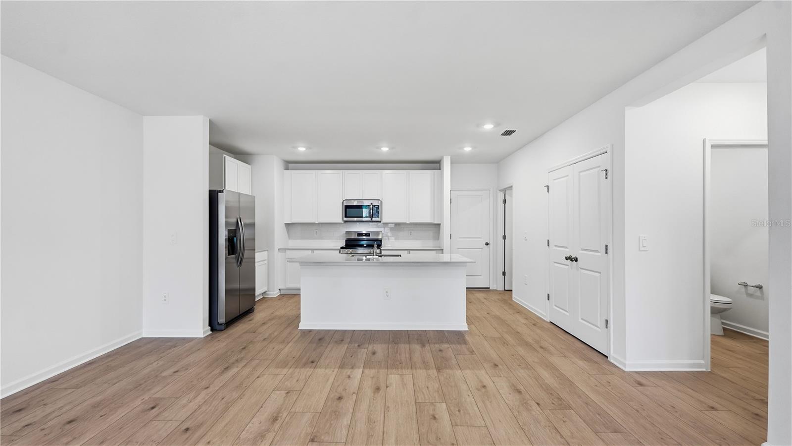 CROSSPRAIRIE 25 TH - Residential Lease