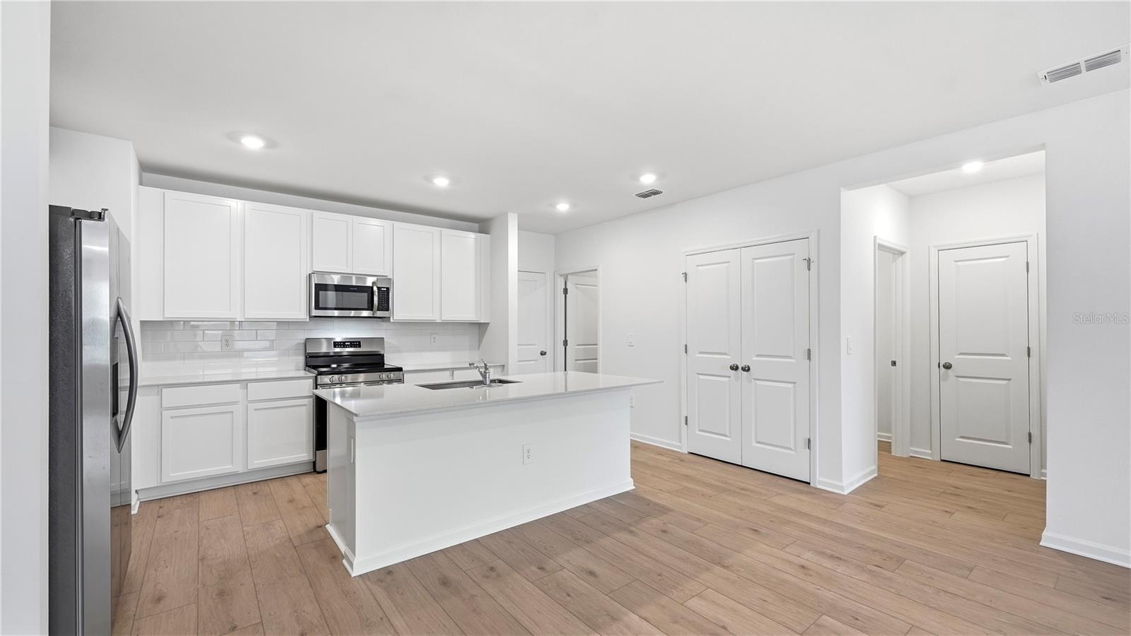 CROSSPRAIRIE 25 TH - Residential Lease