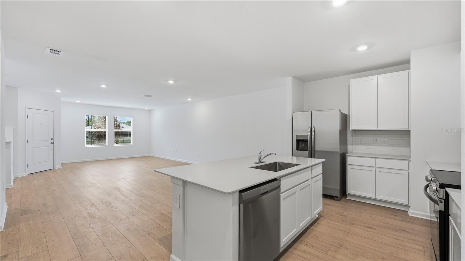 CROSSPRAIRIE 25 TH - Residential Lease