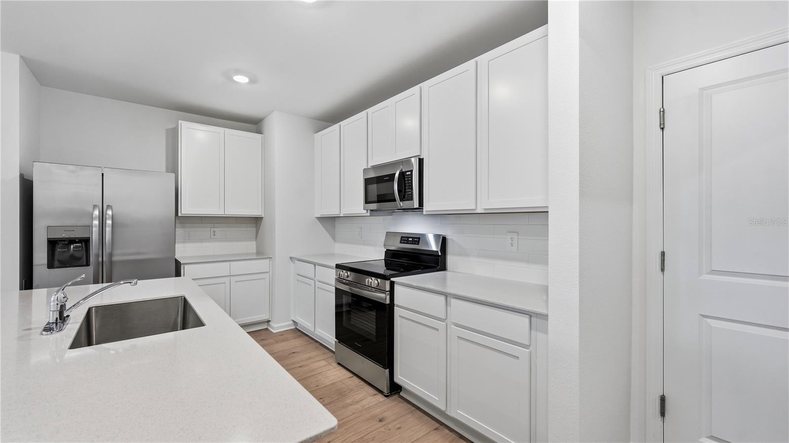 CROSSPRAIRIE 25 TH - Residential Lease