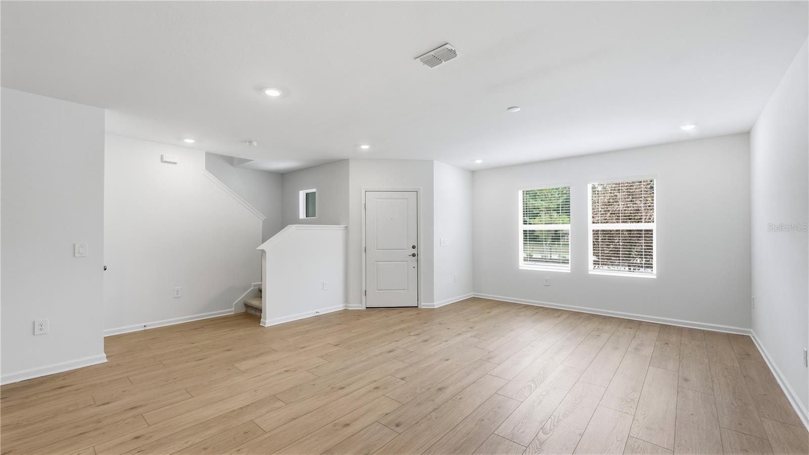 CROSSPRAIRIE 25 TH - Residential Lease