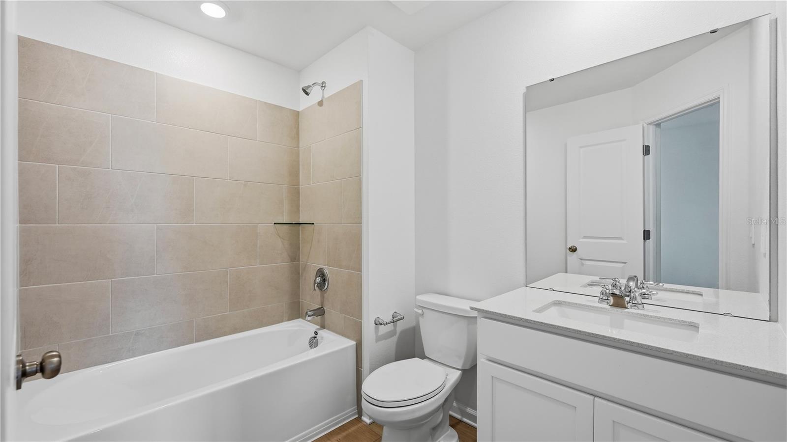 CROSSPRAIRIE 25 TH - Residential Lease