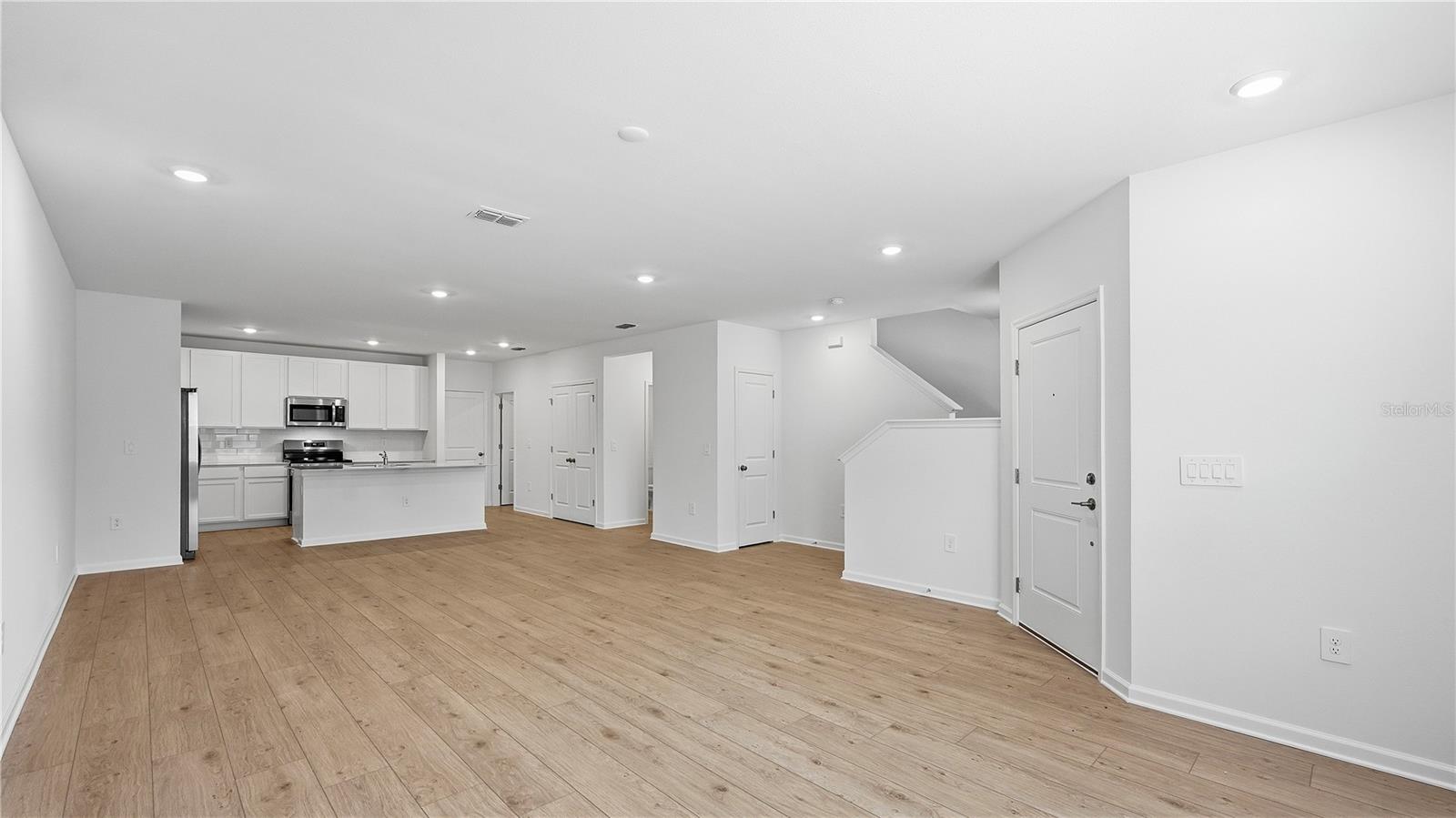 CROSSPRAIRIE 25 TH - Residential Lease