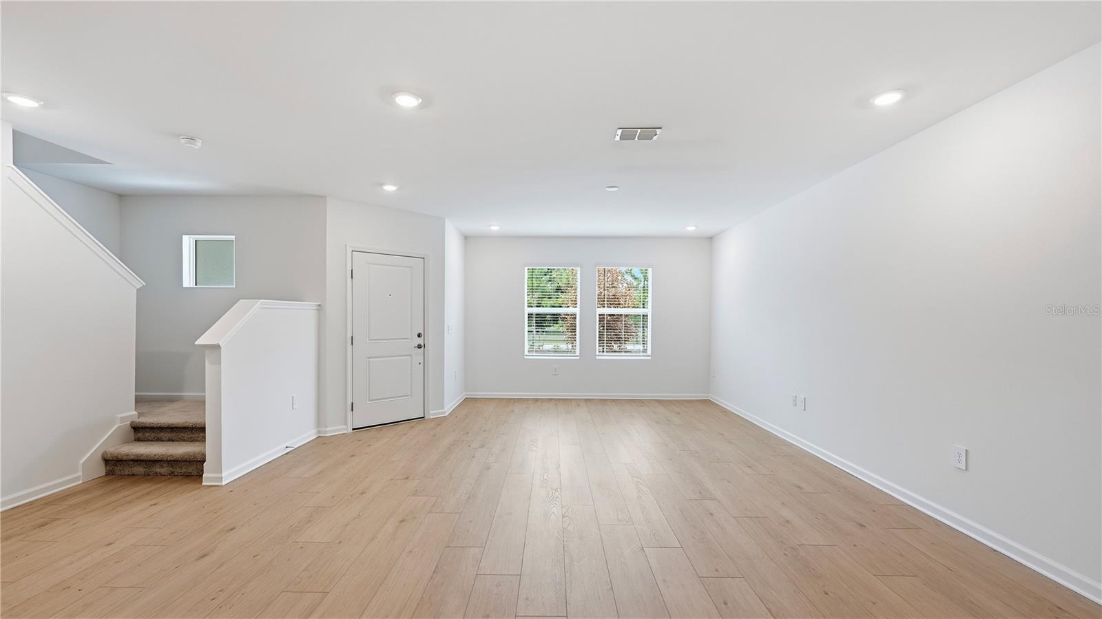 CROSSPRAIRIE 25 TH - Residential Lease