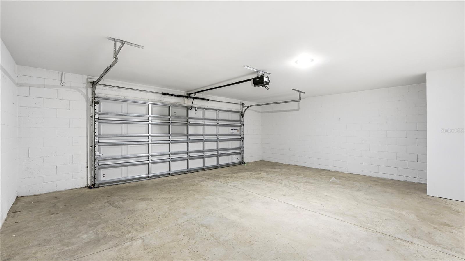 CROSSPRAIRIE 25 TH - Residential Lease