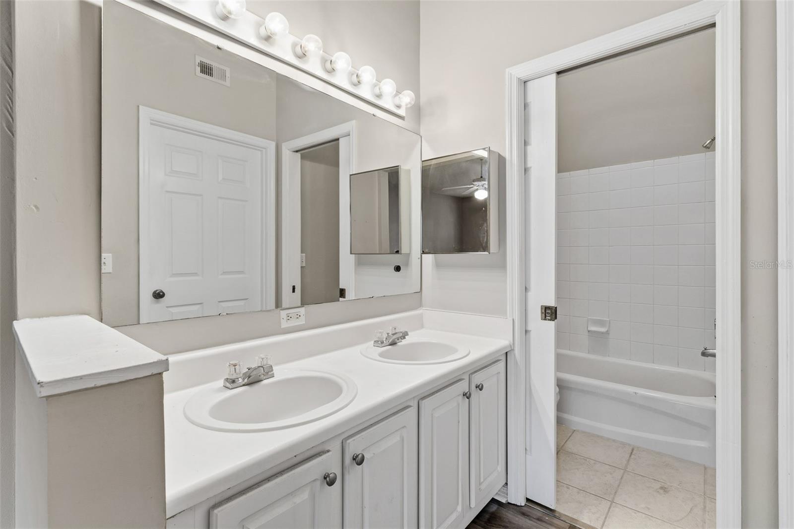 HP/THE LINKS - Residential Lease