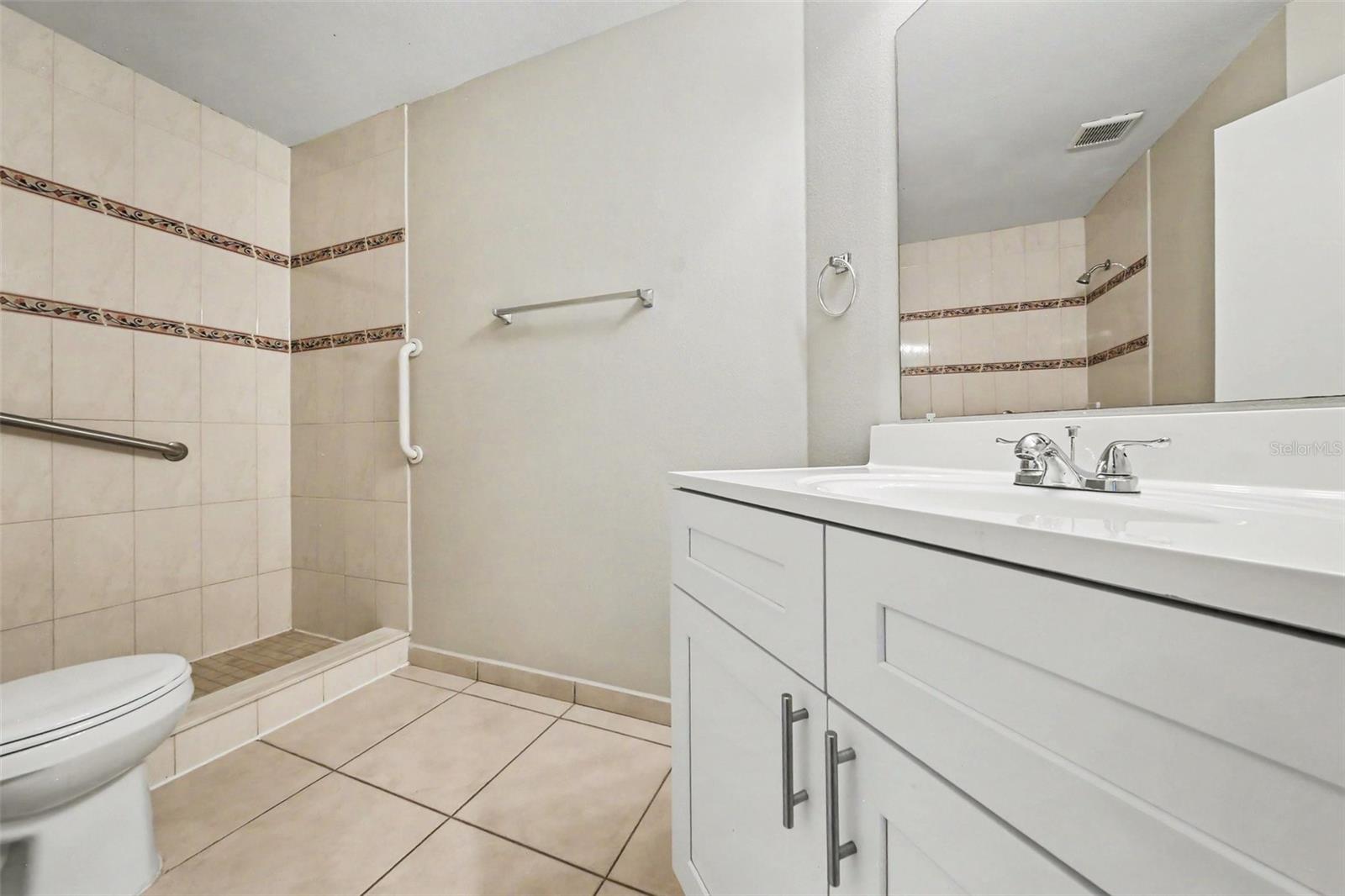 CHELSEA PARC EAST PH 01A - Residential