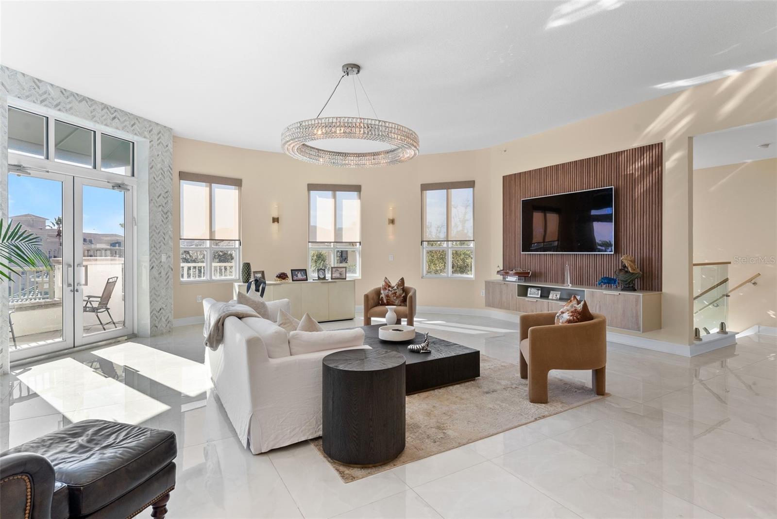 THE PLAZA HARBOUR ISLAND A CON - Residential