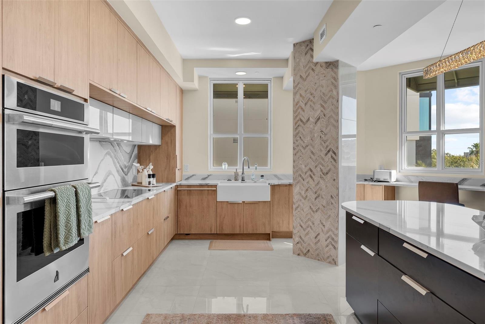THE PLAZA HARBOUR ISLAND A CON - Residential
