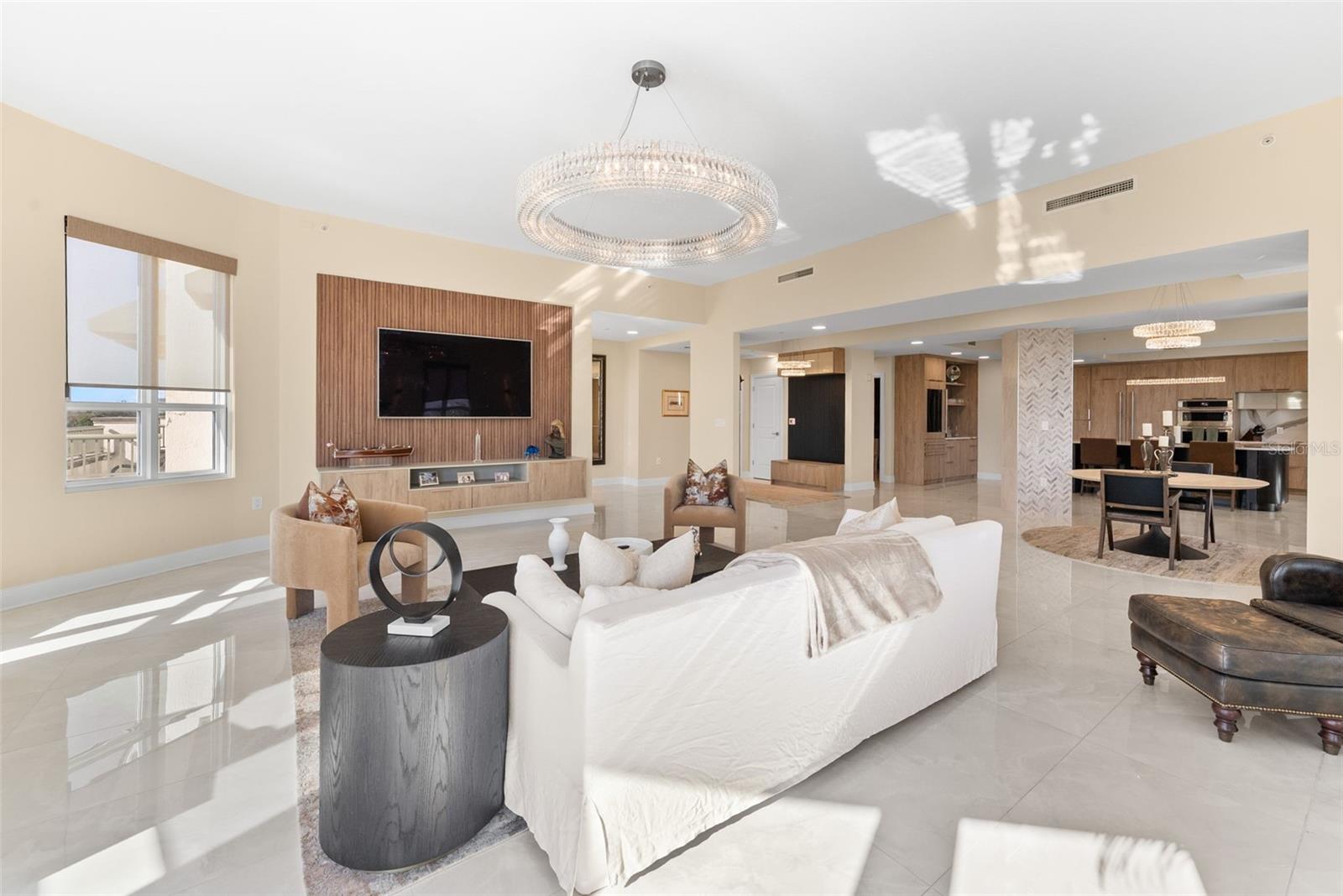 THE PLAZA HARBOUR ISLAND A CON - Residential