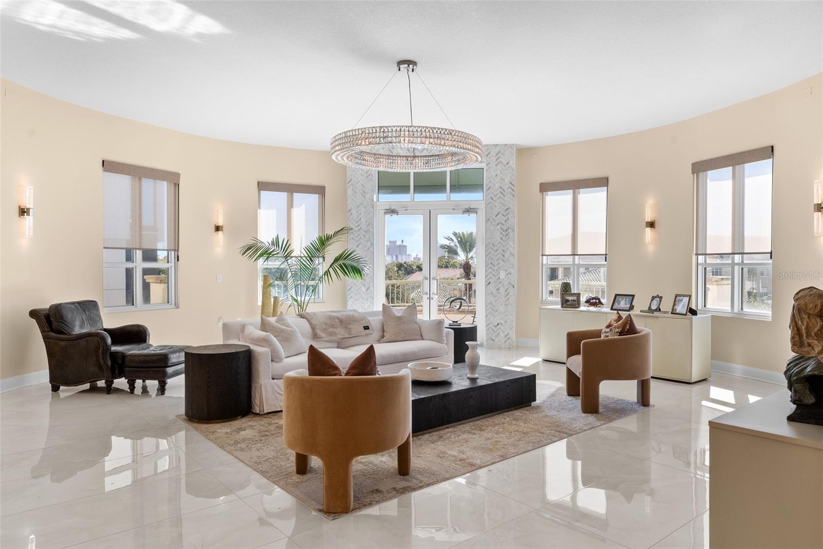 THE PLAZA HARBOUR ISLAND A CON - Residential