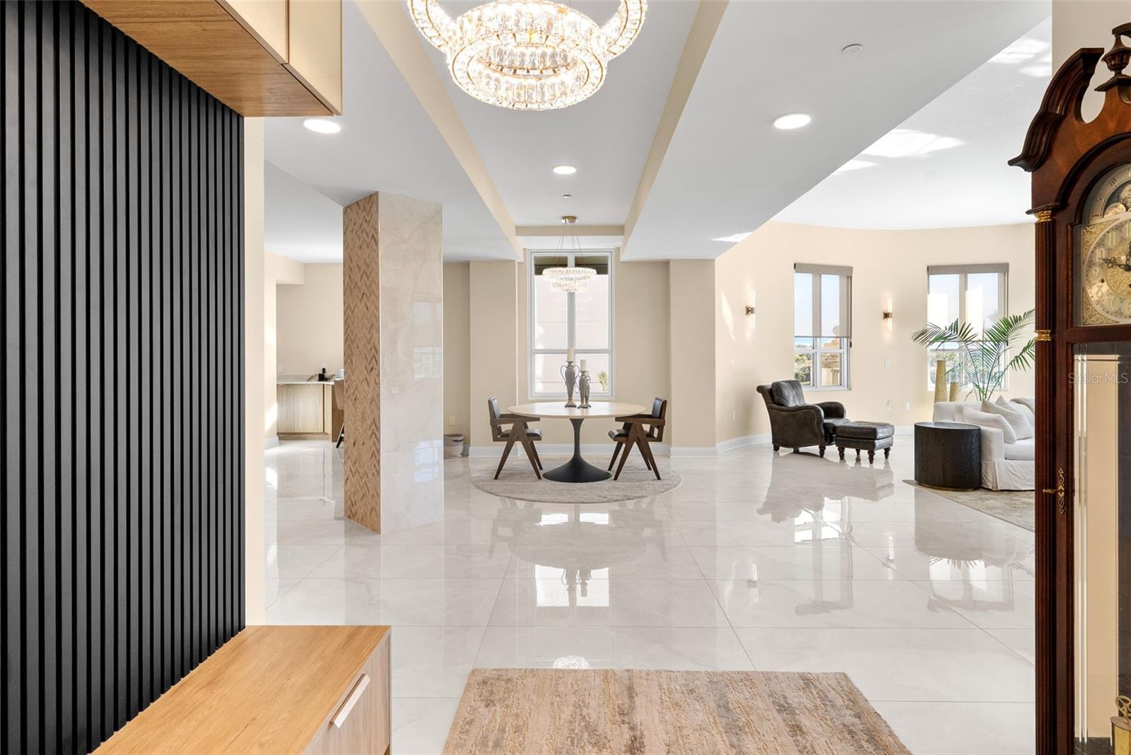 THE PLAZA HARBOUR ISLAND A CON - Residential