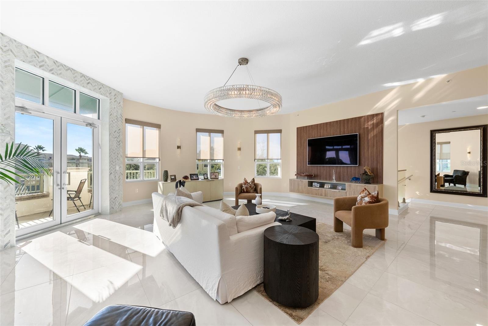 THE PLAZA HARBOUR ISLAND A CON - Residential