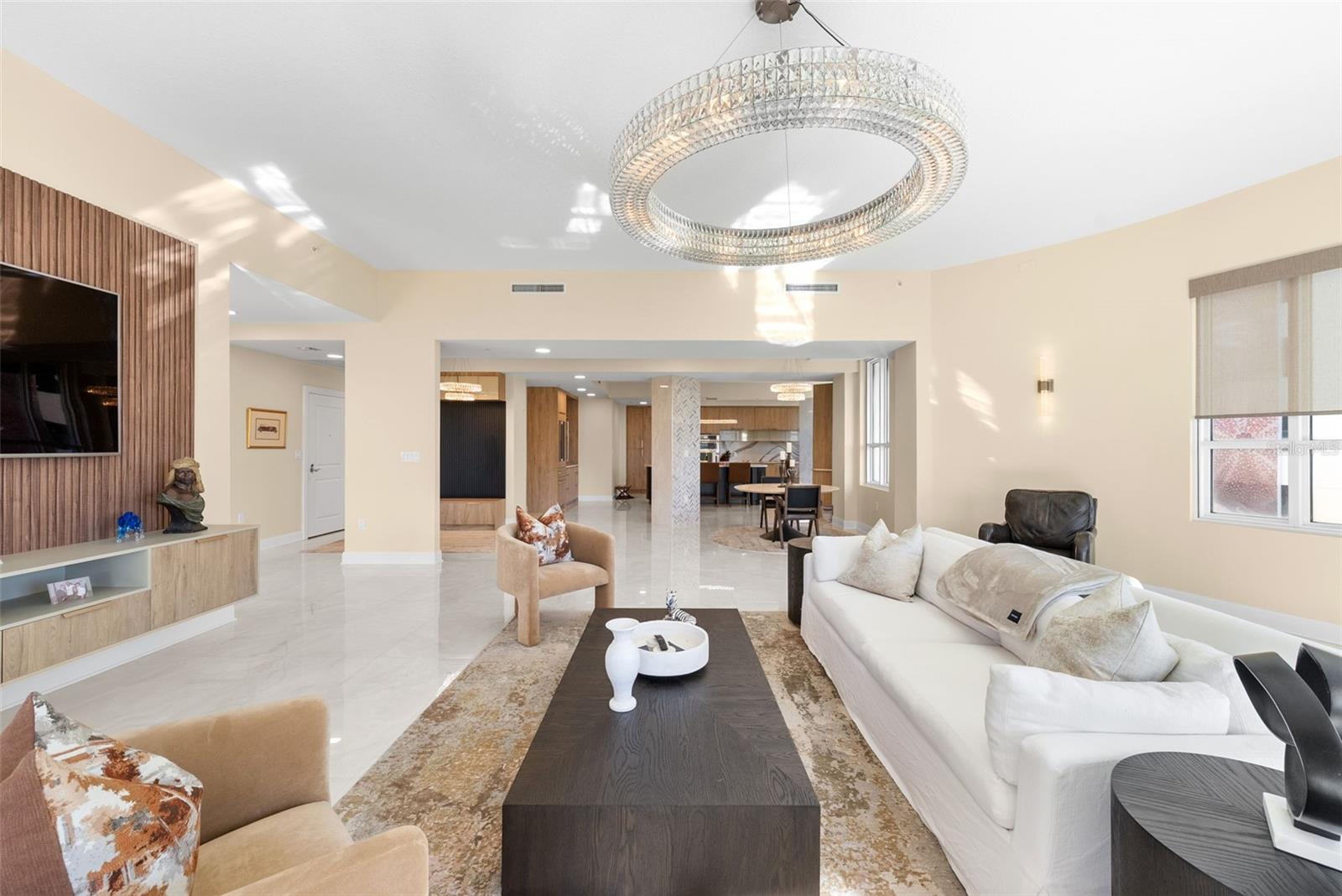 THE PLAZA HARBOUR ISLAND A CON - Residential