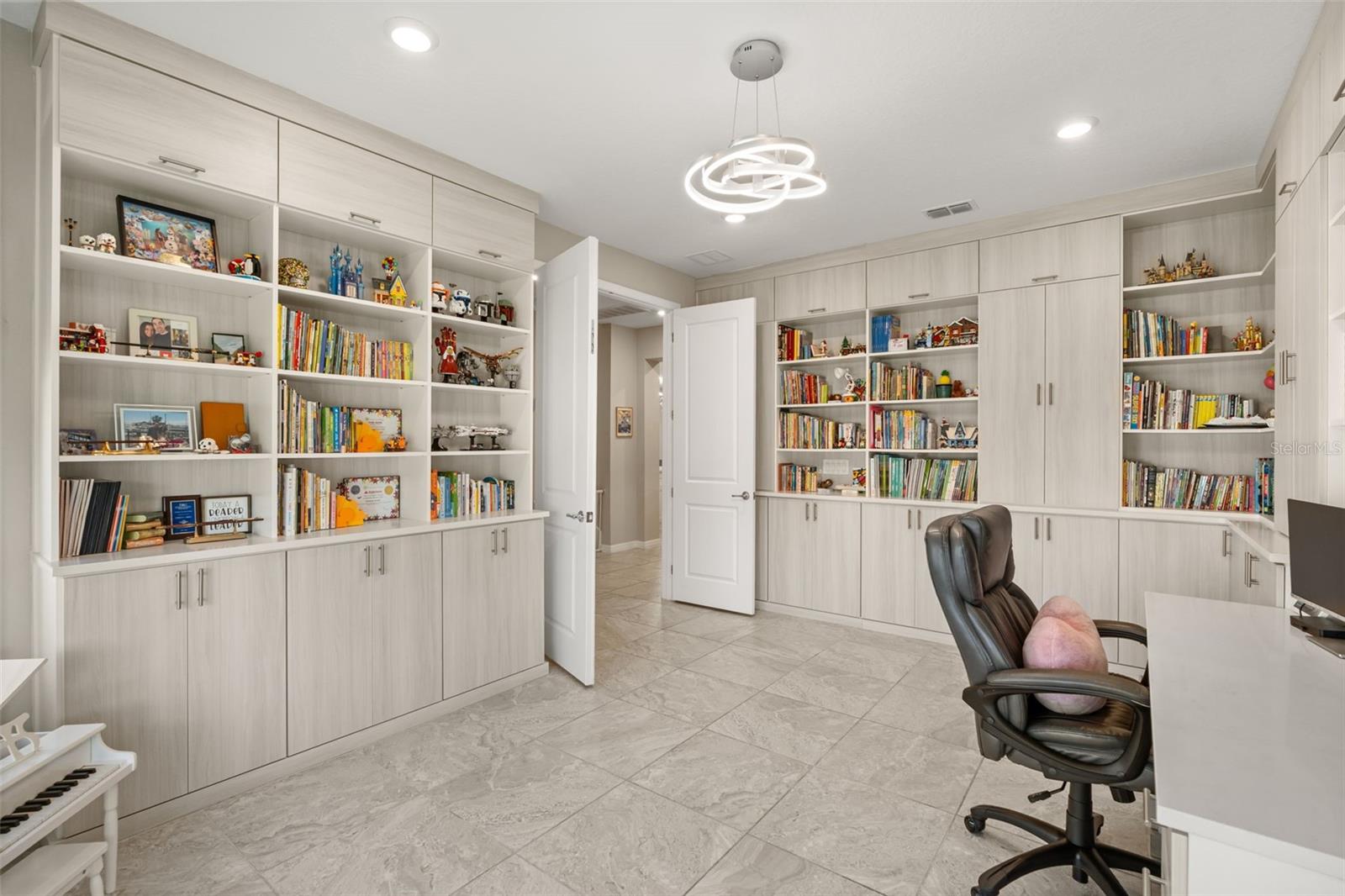 ESTATES AT LAKEVIEW PRESERVE - Residential
