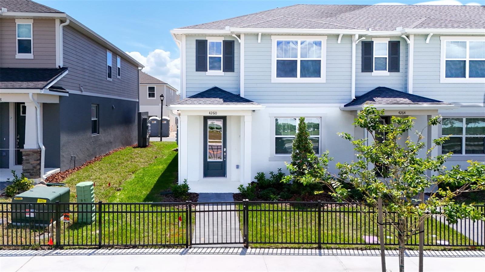 Beautiful townhouse corner lot at the Gardenia Reserve , 3 bedrooms 2.5 baths. quick access to shopping, dining, schools, parks, and major highways. Easy commute to Orlando, Winter Garden, and surrounding Central Florida attractions.