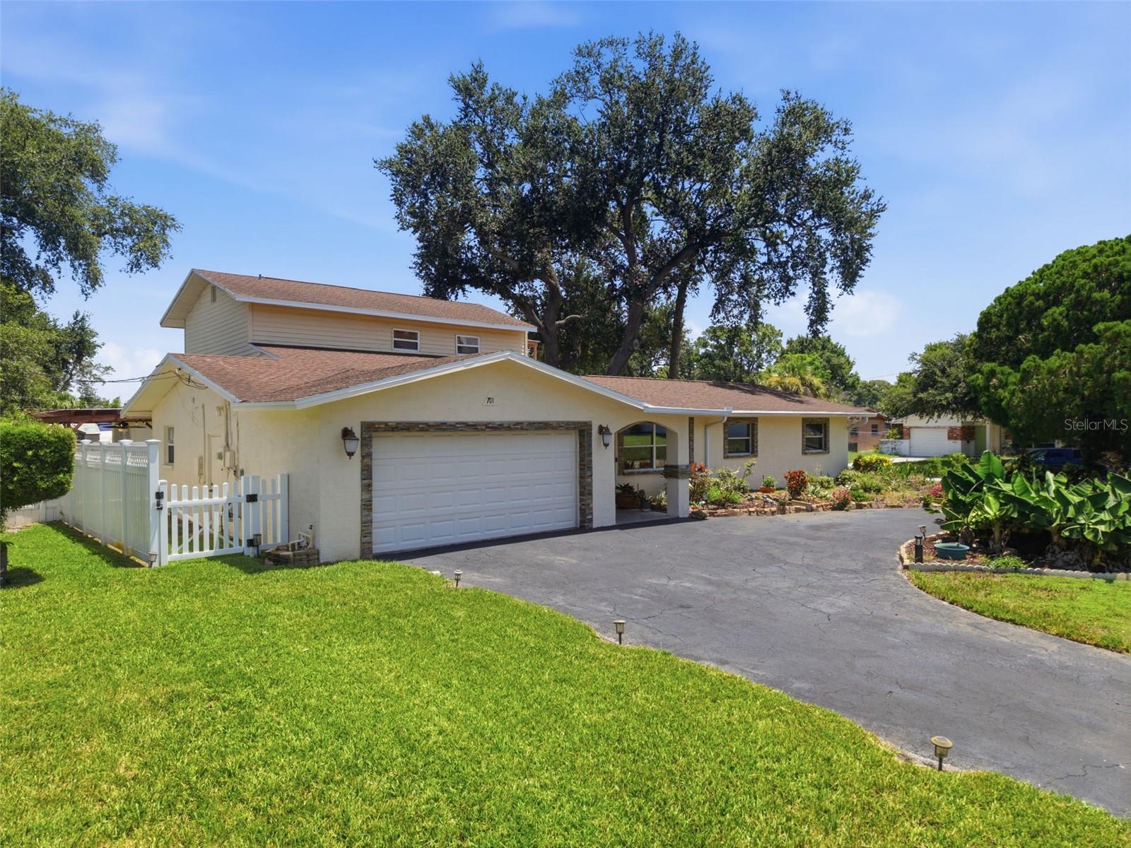 BARRYS HILLSIDE HOMES - Residential