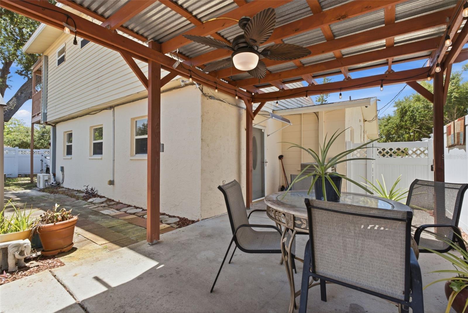 BARRYS HILLSIDE HOMES - Residential