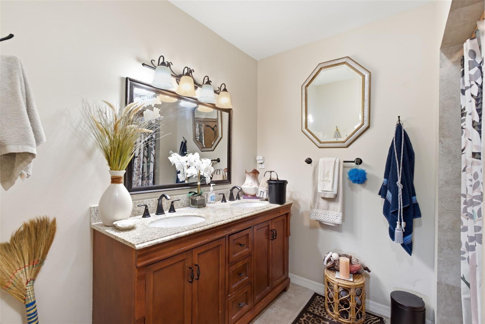 BARRYS HILLSIDE HOMES - Residential