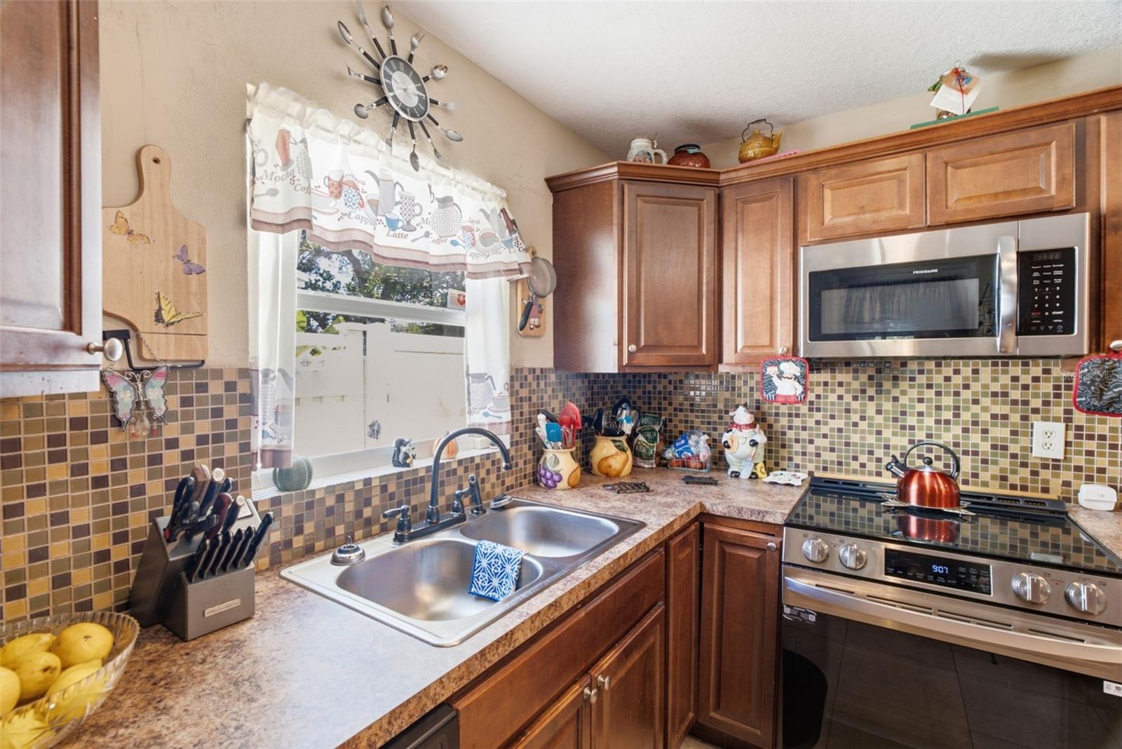 BARRYS HILLSIDE HOMES - Residential