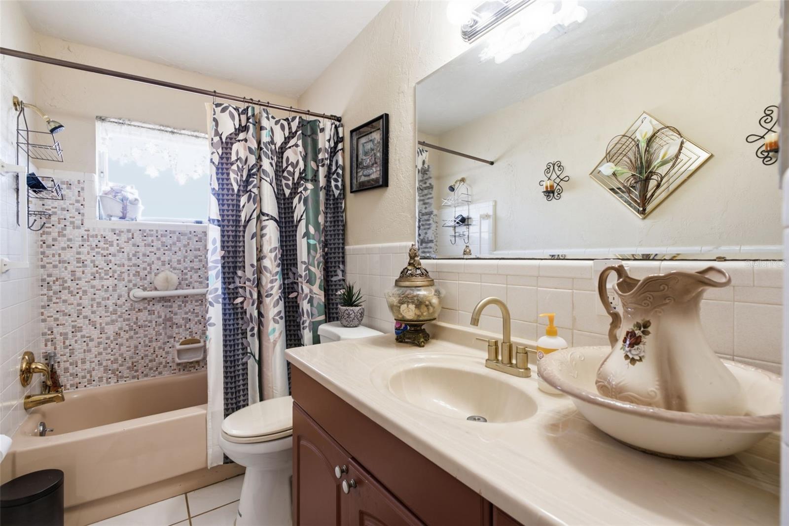 BARRYS HILLSIDE HOMES - Residential