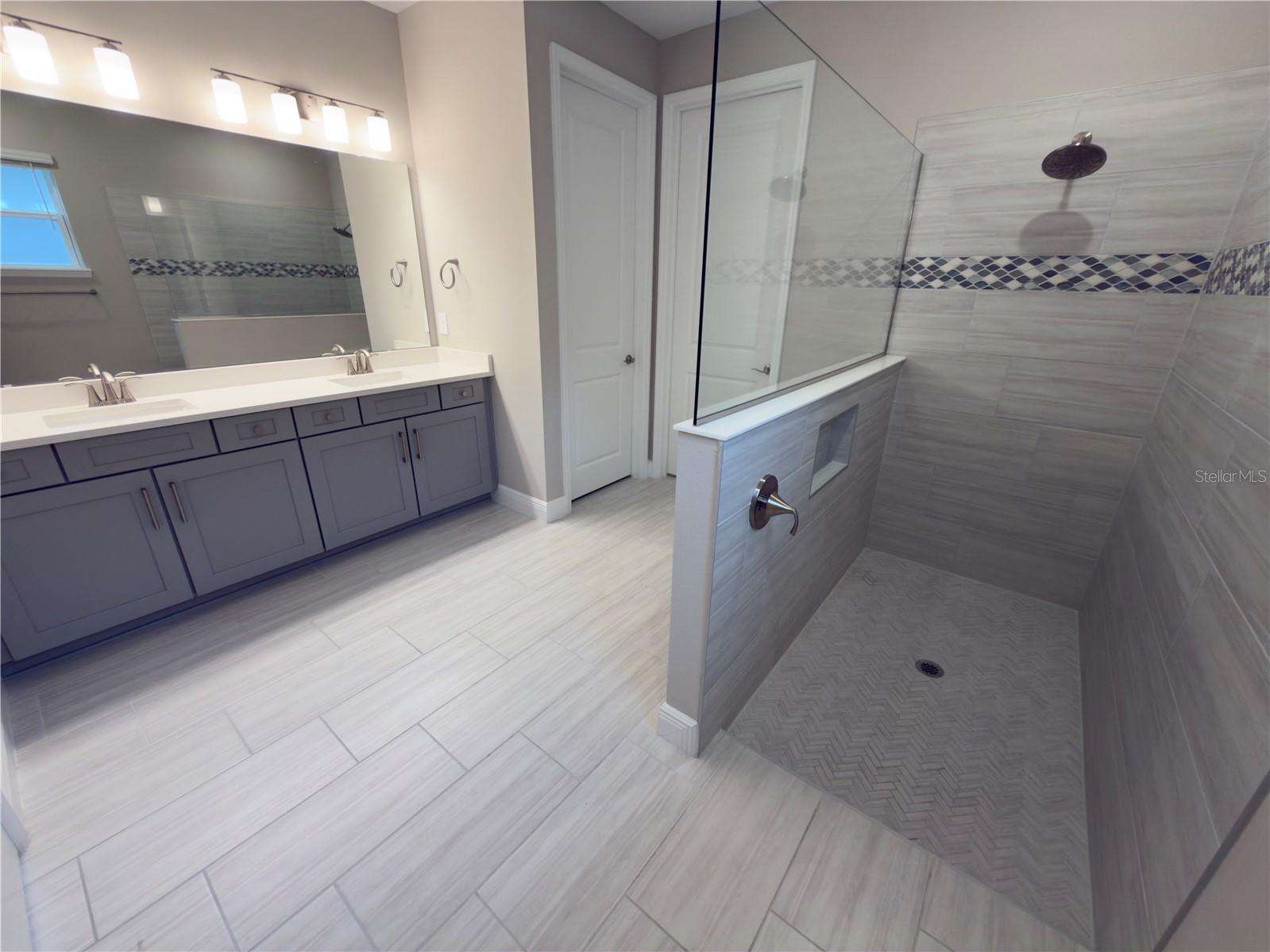 LEGENDS PRESERVE-PH 2 - Residential Lease