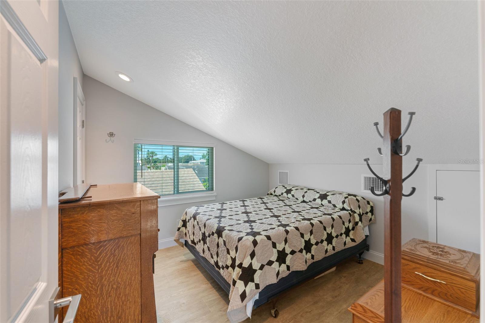 HOMECROFT - Residential Income