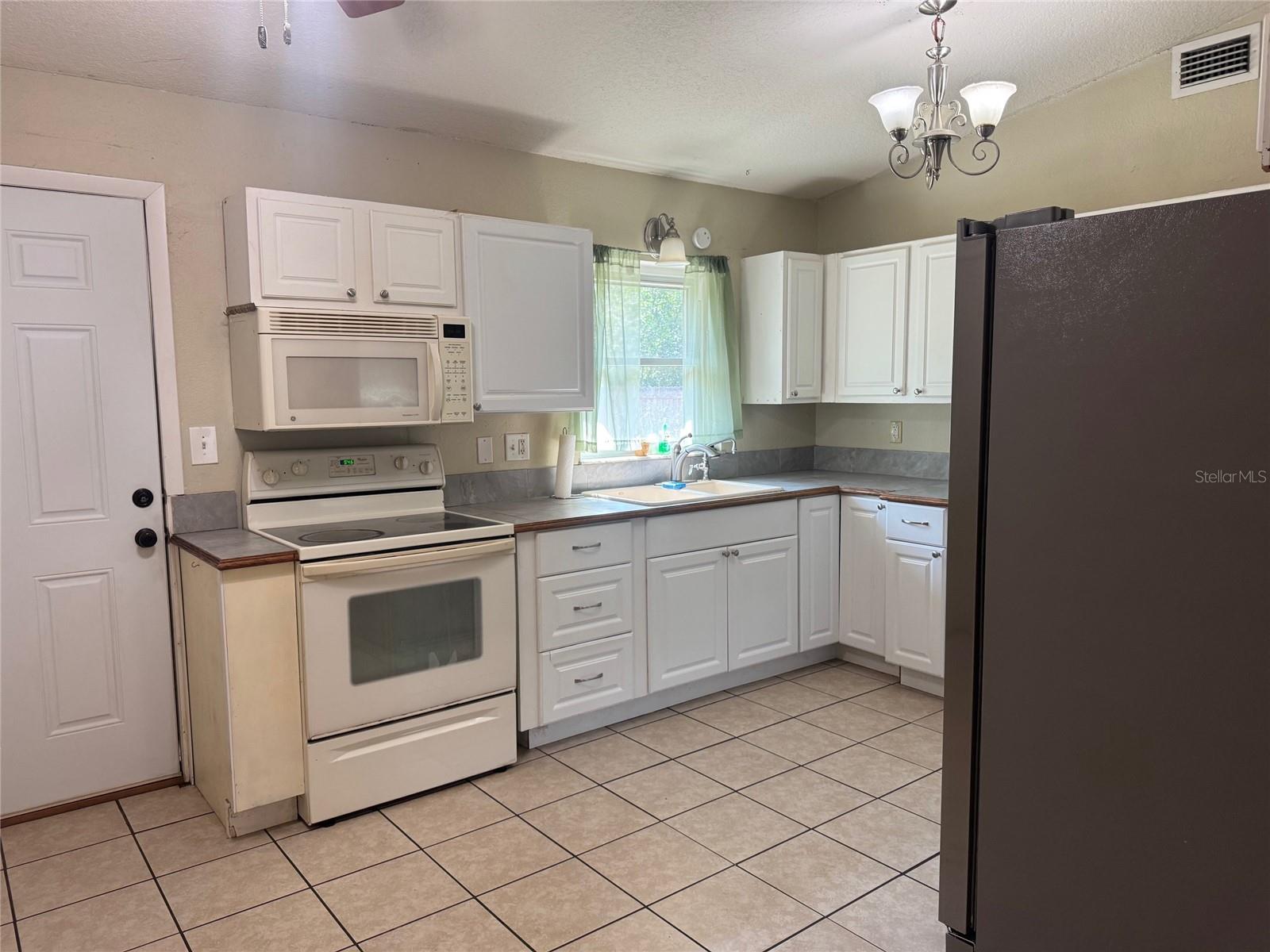 RIDGE MANOR LEISURE HOME - Residential Lease