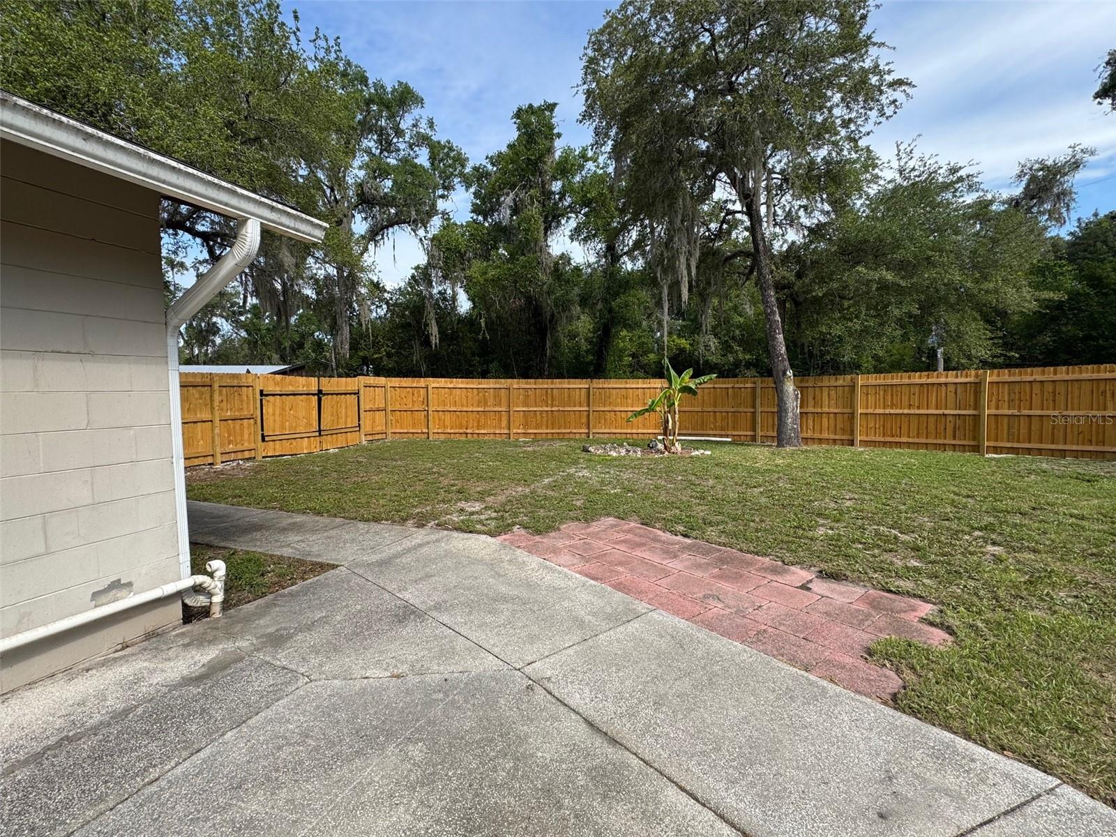 RIDGE MANOR LEISURE HOME - Residential Lease