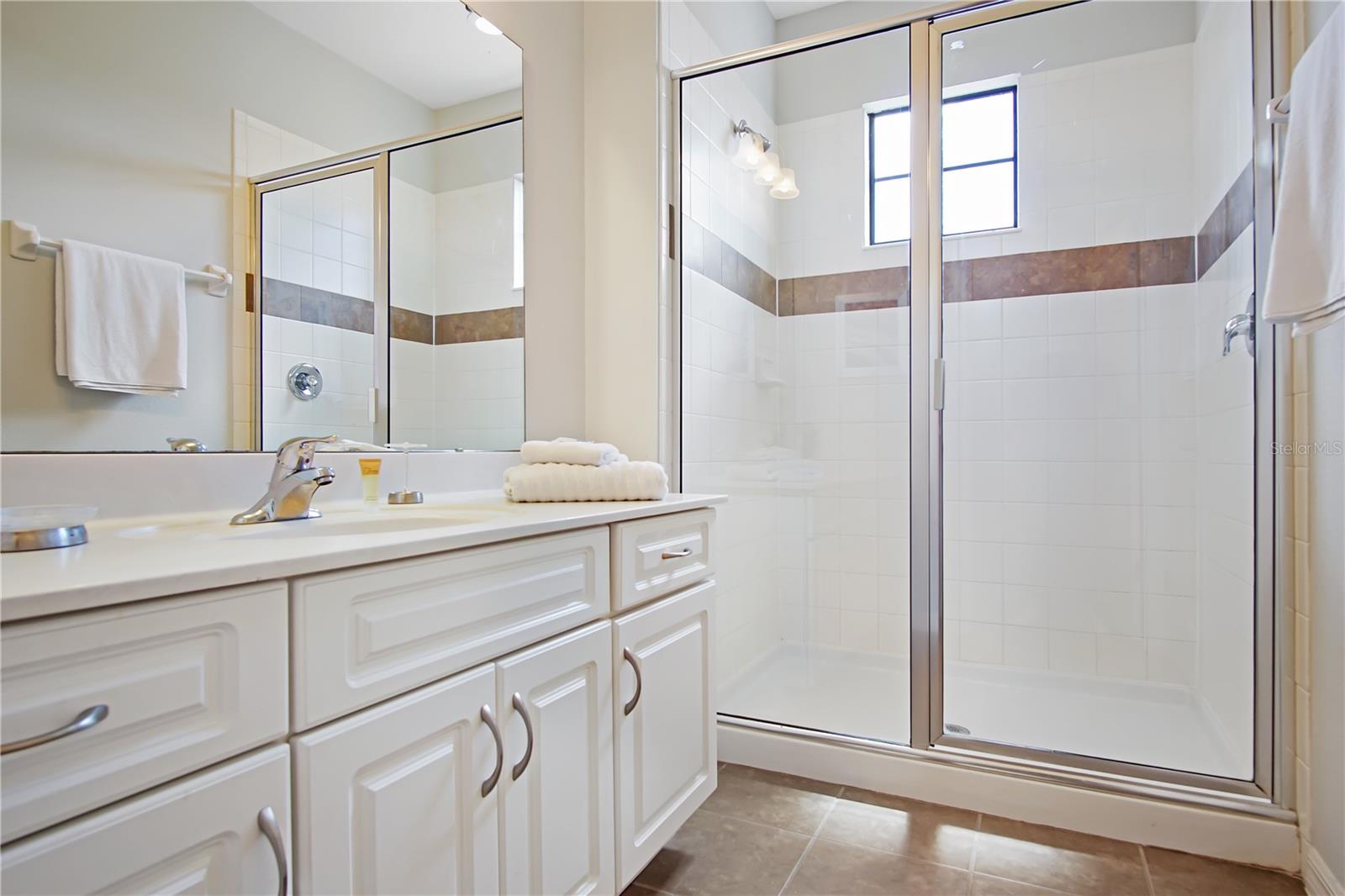 ROSEMONT WOODS - Residential Lease