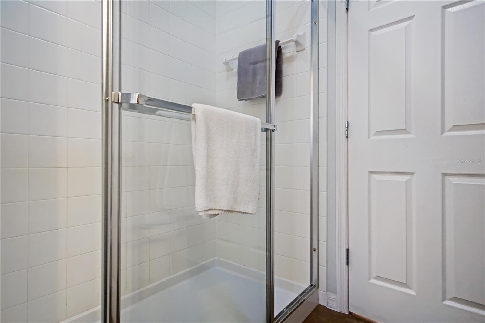 ROSEMONT WOODS - Residential Lease