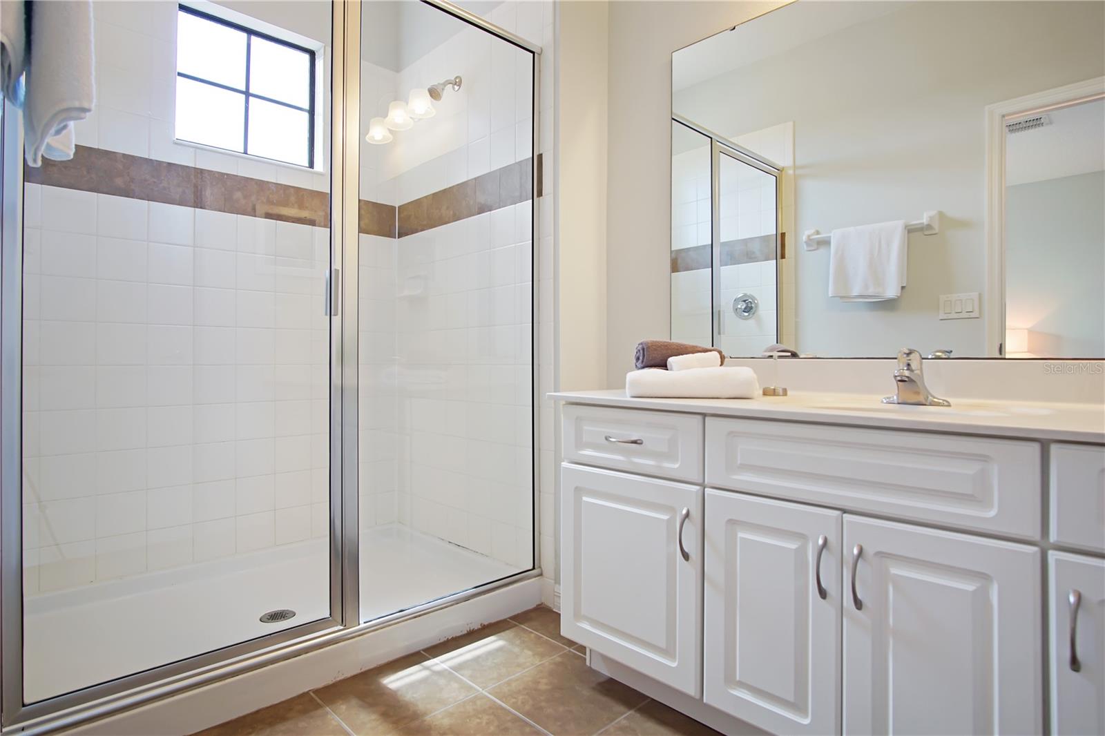 ROSEMONT WOODS - Residential Lease