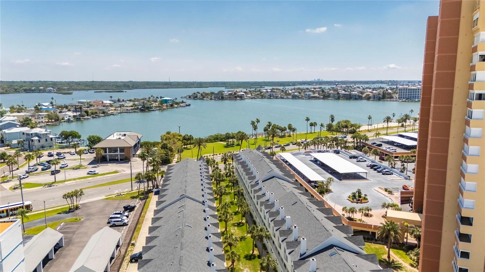 SUNSET REEF - Residential