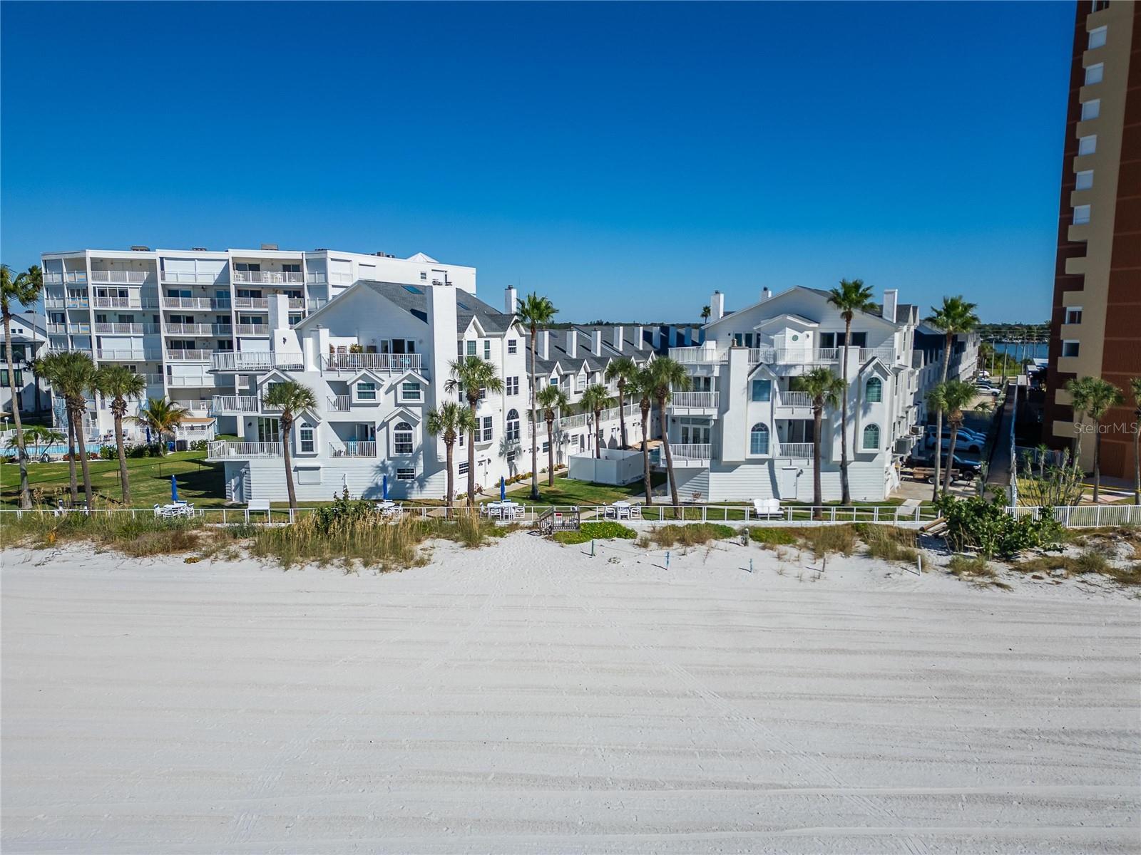 SUNSET REEF - Residential