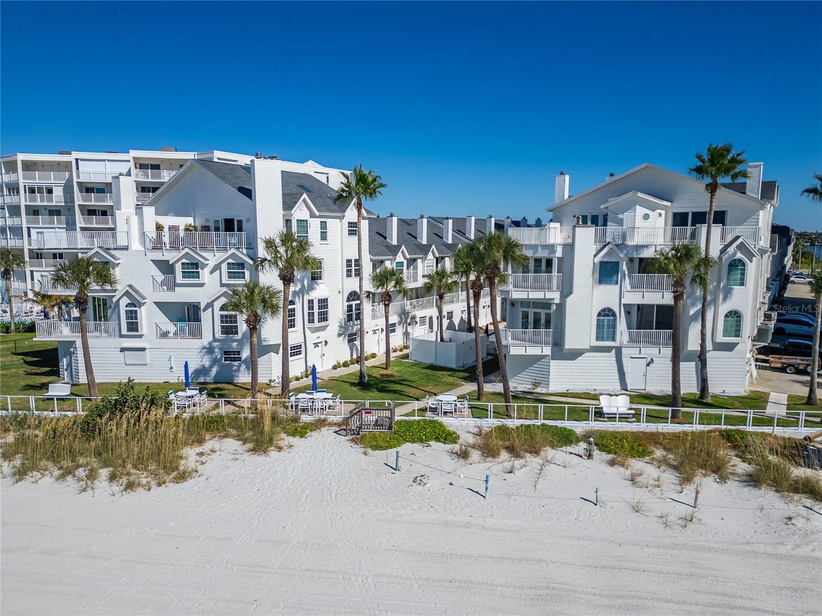 SUNSET REEF - Residential