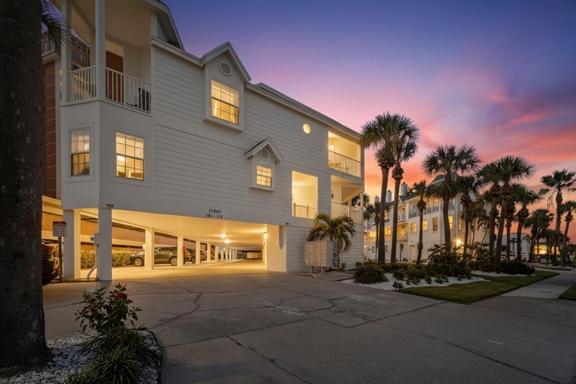 SUNSET REEF - Residential