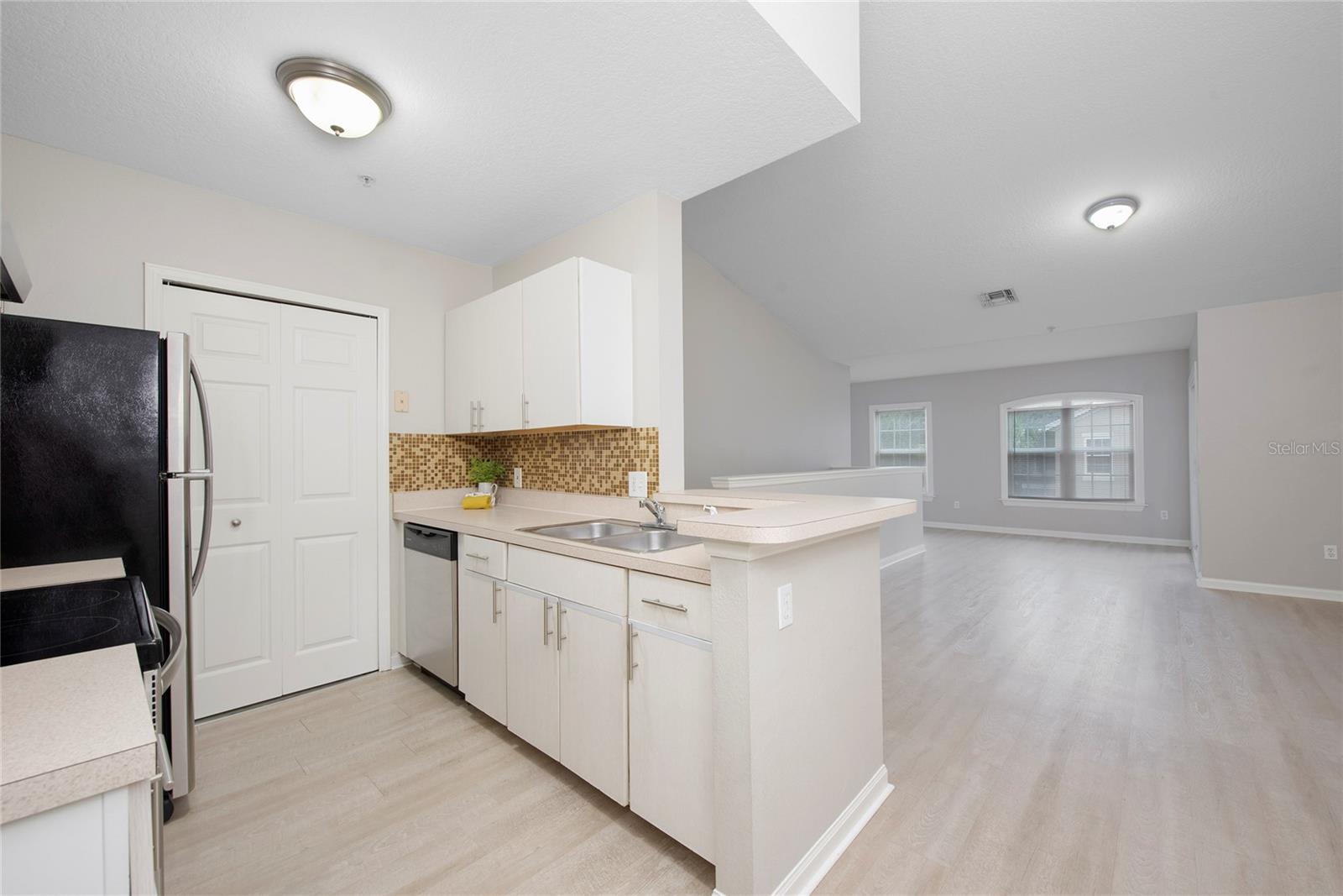 COURTNEY LNDG - Residential Lease