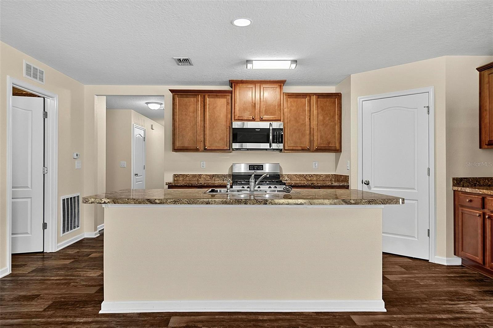 GRAND RESERVE & GOLF CLUB UN 01 - Residential Lease
