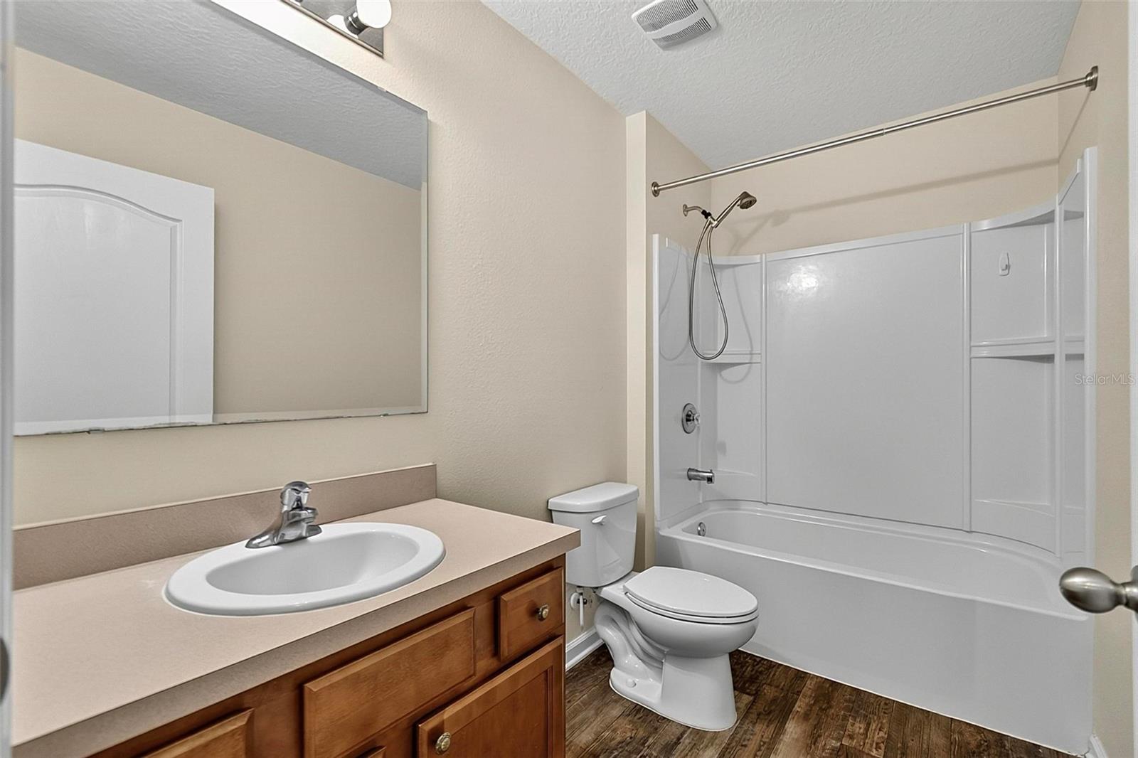 GRAND RESERVE & GOLF CLUB UN 01 - Residential Lease