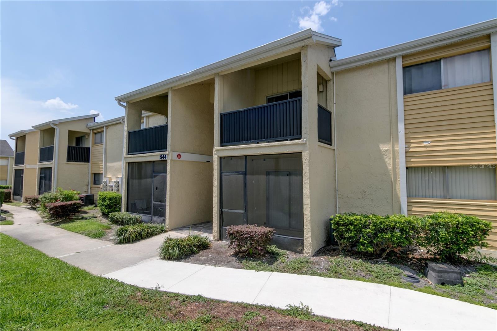 RENT NOW AND GET 2-WEEKS OFF YOUR FIRST MONTH'S RENT!!!

This inviting 1-bedroom, 1-bath condo features laminate wood flooring, a separate kitchen, and a combined living and dining area that opens onto a screened-in balcony. The community offers resort-style amenities, including two swimming pools, a clubhouse, laundry facilities, and access to Lake Destiny with a boat ramp. Conveniently located near Altamonte Mall and Cranes Roost Park, this home combines comfort and convenience in a prime location.

Highlights: 2nd Floor | Laminate Wood Flooring Throughout | Screened-in Balcony | Community Pool & Clubhouse | On-site Laundry |

**HOA Approval Required**

12 - Month Minimum Lease
$85 Non-refundable Application Fee each Adult (18+)

Please note, that we require all applicants to have
- a combined monthly, net household income of 2.8X the monthly rent,
- good standing credit - minimum score of 600,
- and no prior evictions or collections from any apartment complexes

Along with your application, please include a copy of your photo ID as well as two consecutive months of your most recent pay stubs or other proof of income. We will not accept W2s as proof of income.

The application includes full background, credit check as well as eviction judgment

Animals are allowed on a case-by-case basis via the owner's instructions.

We strive to help ensure mutual accountability and responsibility for the benefit of all our residents/tenants. We require EVERYONE, even if you do not have an animal, to complete a third-party pet screening and review process through PetScreening. This quick and easy process ensures we have your animal and animal-related policy acknowledgments, pet/animal history and records, and legal attestation of truthfulness and accuracy on file.
