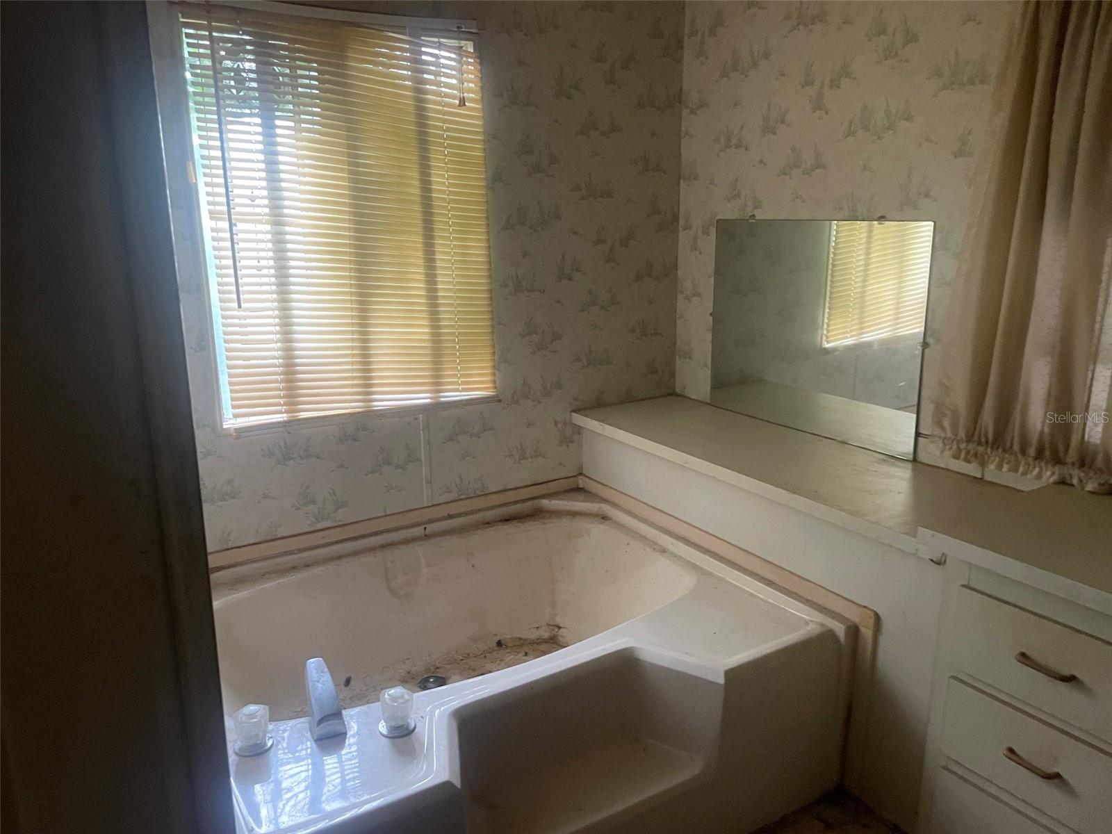 DIXIE GRVS ESTATES - Residential