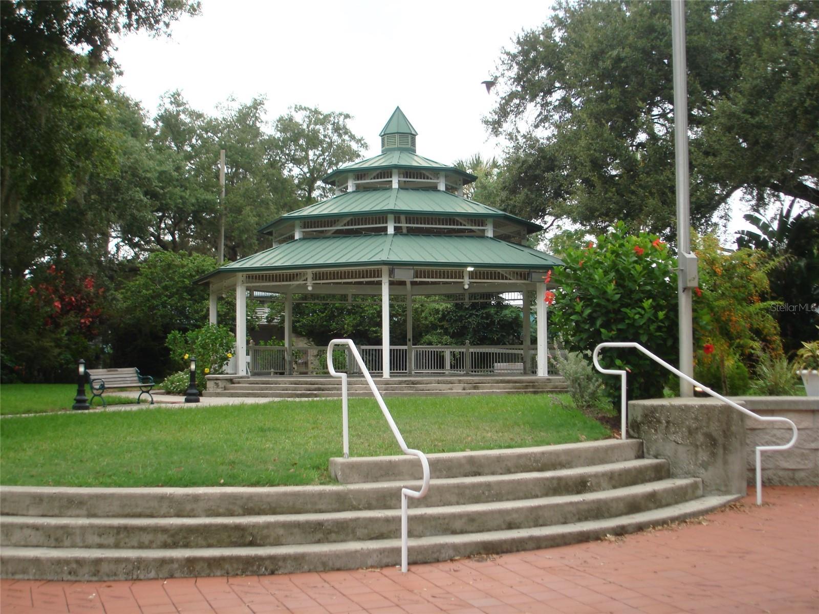BAY TOWNE - Residential
