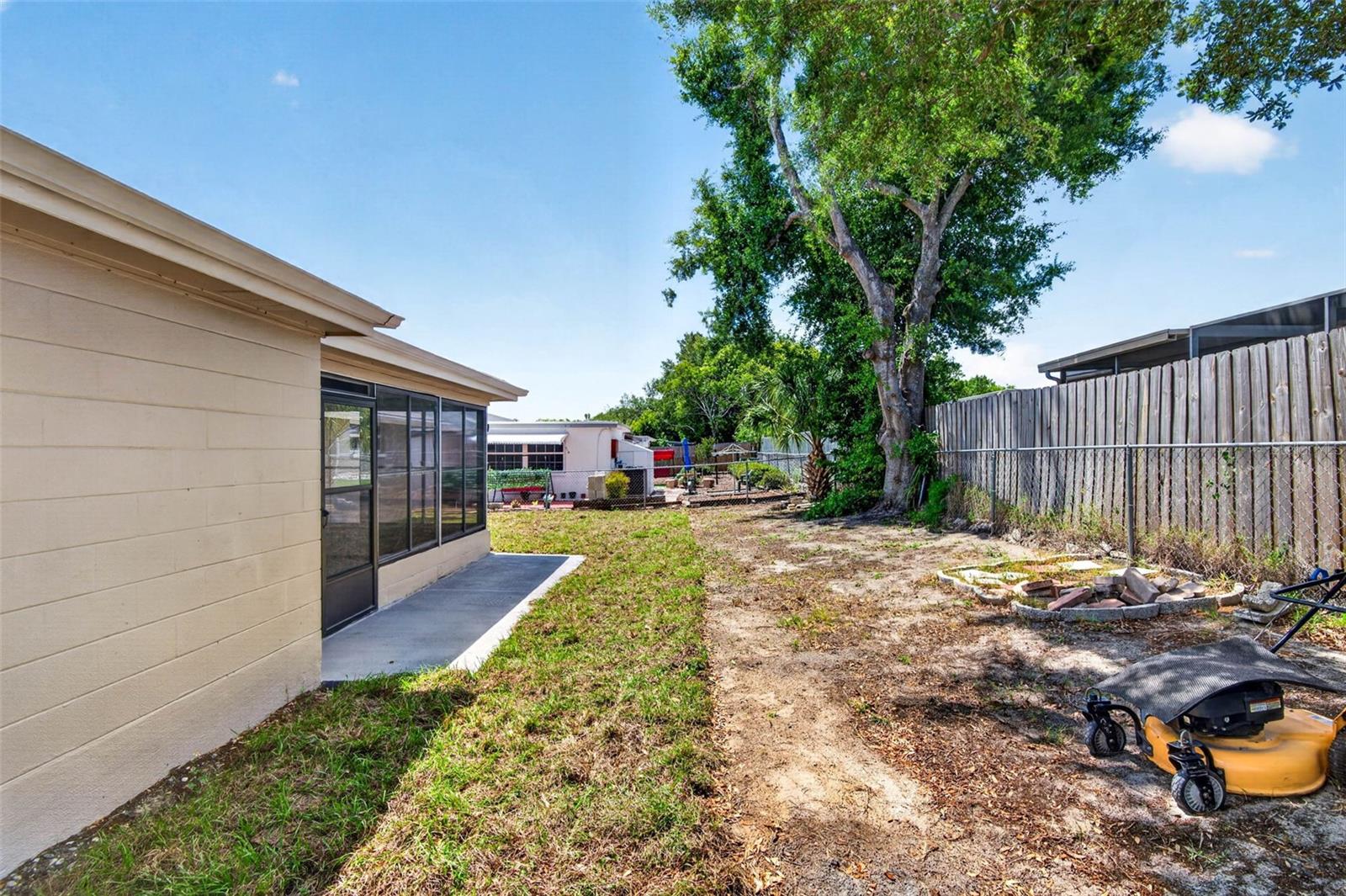EMBASSY HILLS - Residential