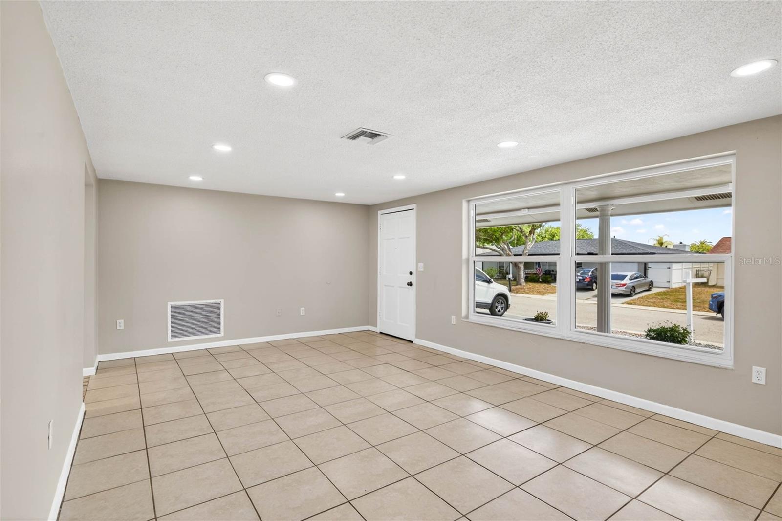 EMBASSY HILLS - Residential