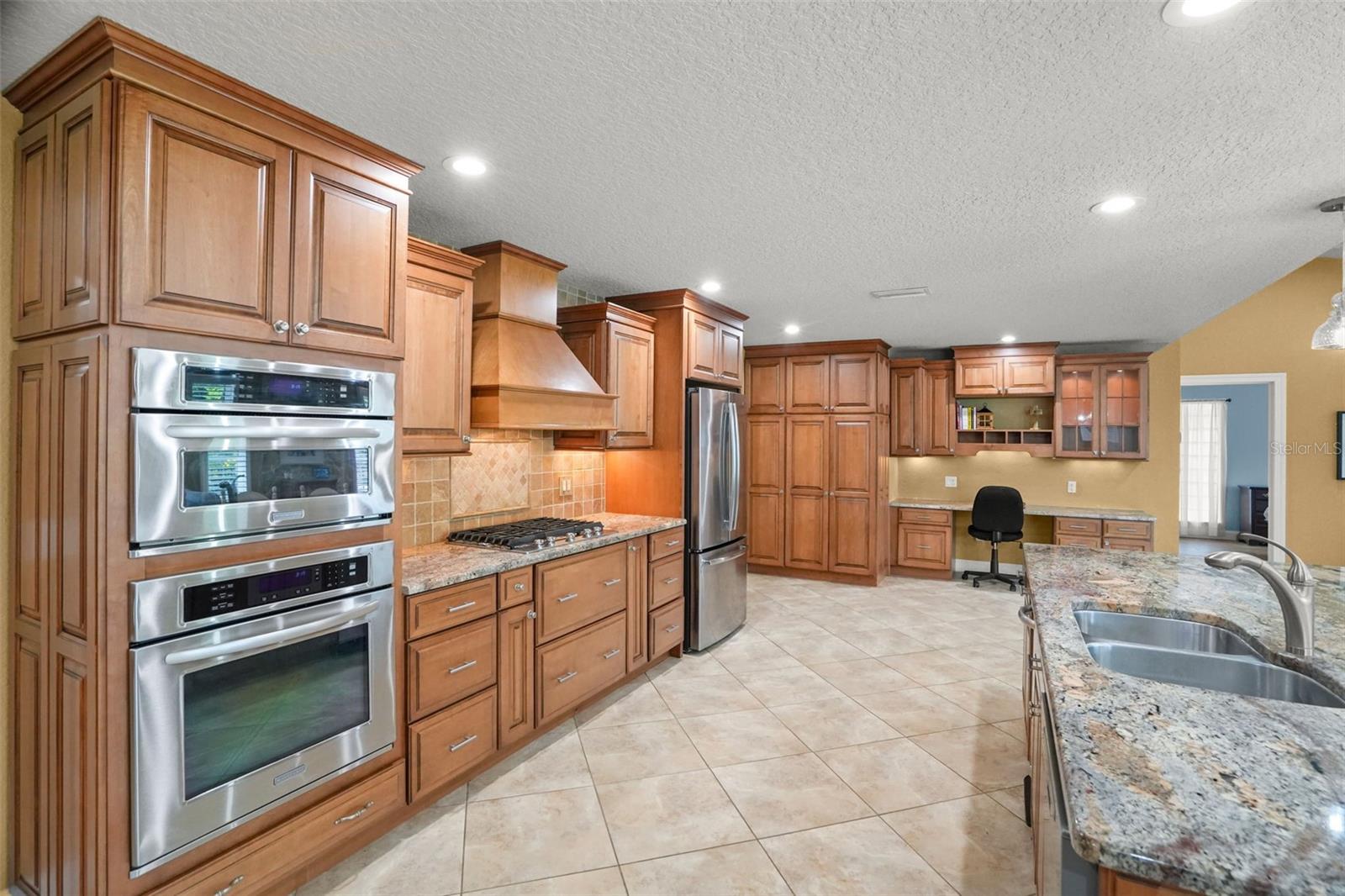 VENETIAN ISLES - Residential